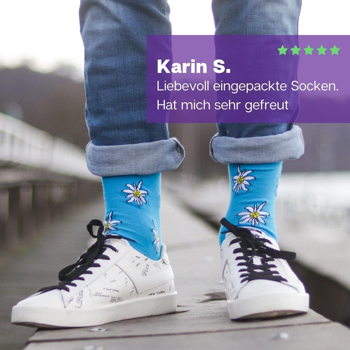 Edelweiß Socken von PATRON SOCKS mit weißen Schuhen