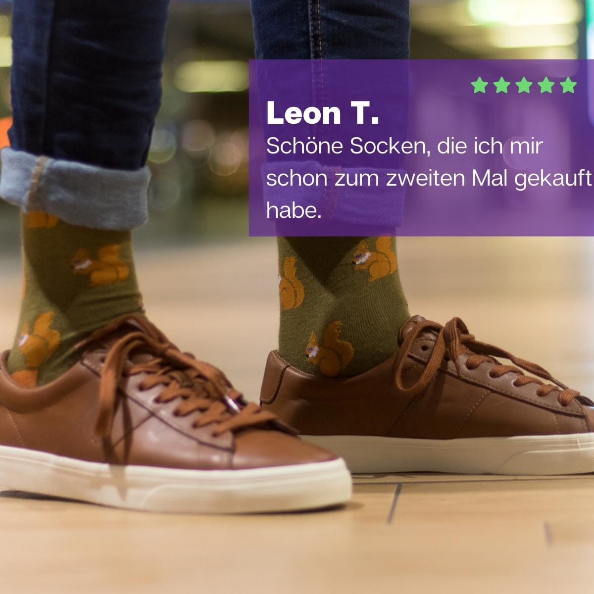 Eichhörnchen Socken von PATRON SOCKS mit braunen Schuhen