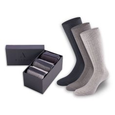 Klassische Business-Socken in Schwarz, Dunkelgrau und Hellgrau in der Geschenkbox von PATRON SOCKS