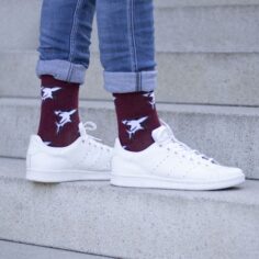Kölner Haie Socken von PATRON SOCKS mit weißen Sneaker