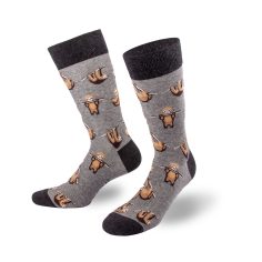 Wunderschöne graue Socken mit niedlichen Faultier Motiven von PATRON SOCKS