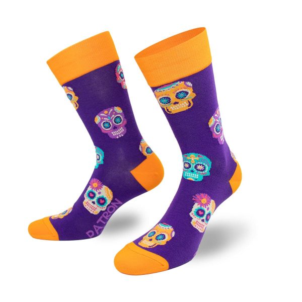 Witzige lila Socken mit bunten Totenkopf Motiven von PATRON SOCKS