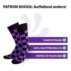 Hautfreundliche, schwarz-lila Schachbrett Socken von PATRON SOCKS mit Komfortbund. Sehr gute Passform!