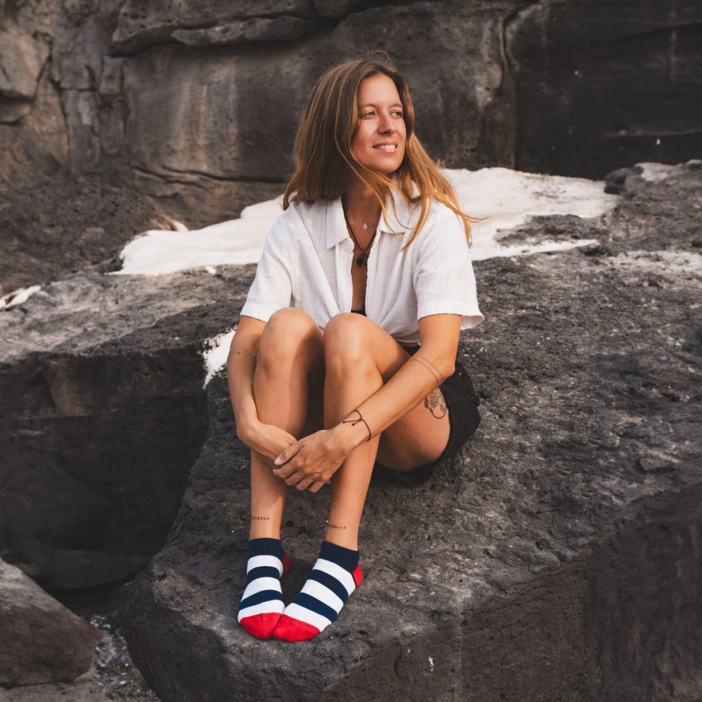 Blau-Weiße PATRON SOCKS Sneaker Socken aus weichen, atmungsaktiven Materialien an Füßen