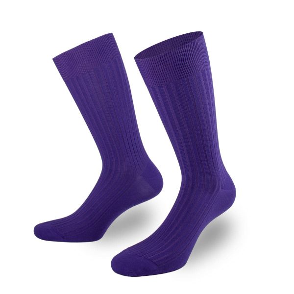Hochwertige violette Business Socken von PATRON SOCKS mit schwarz weißen Schuhen